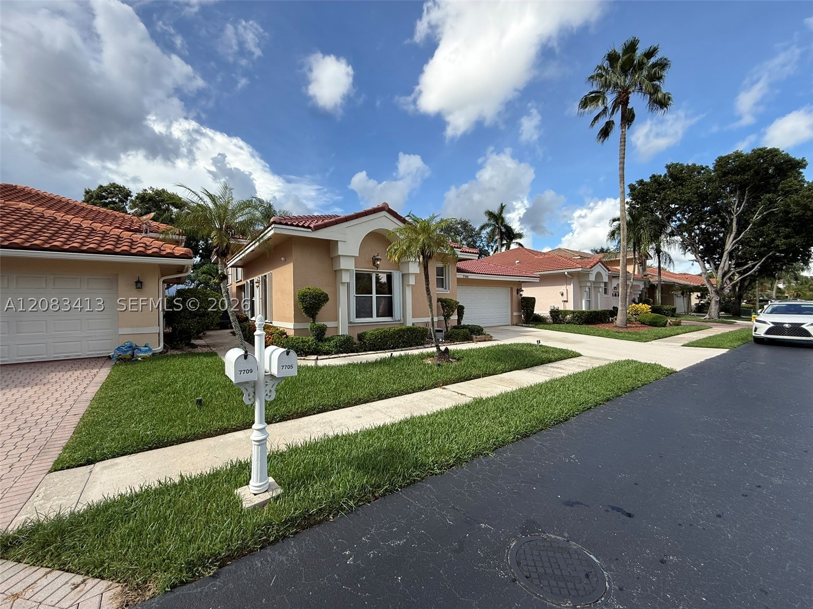 7705 Highlands Cir, Margate FL 33063