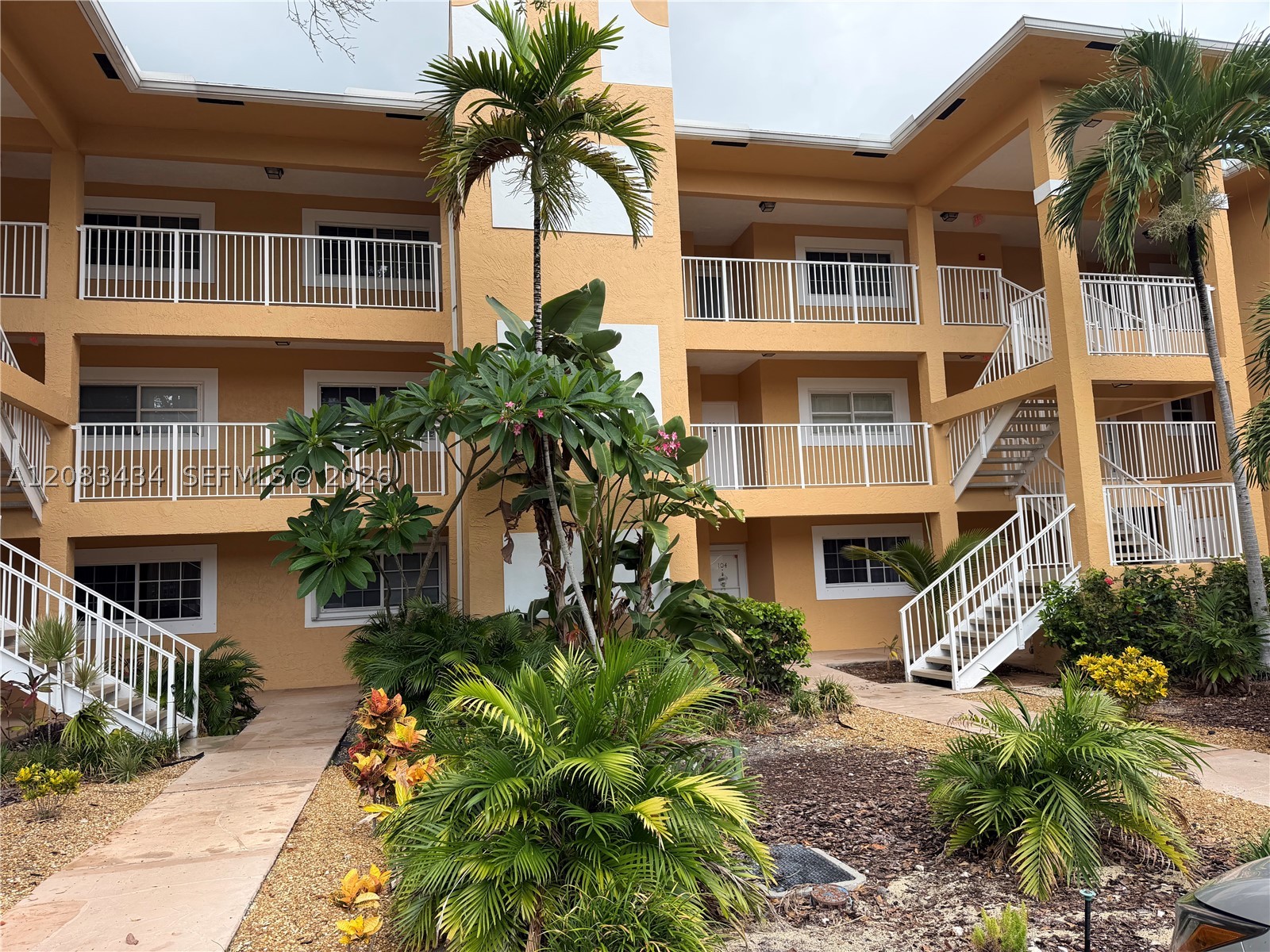 430 SE 7th St #304E, Dania Beach FL 33004