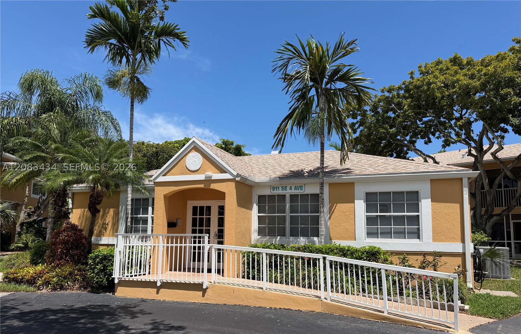430 SE 7th St #304E, Dania Beach FL 33004