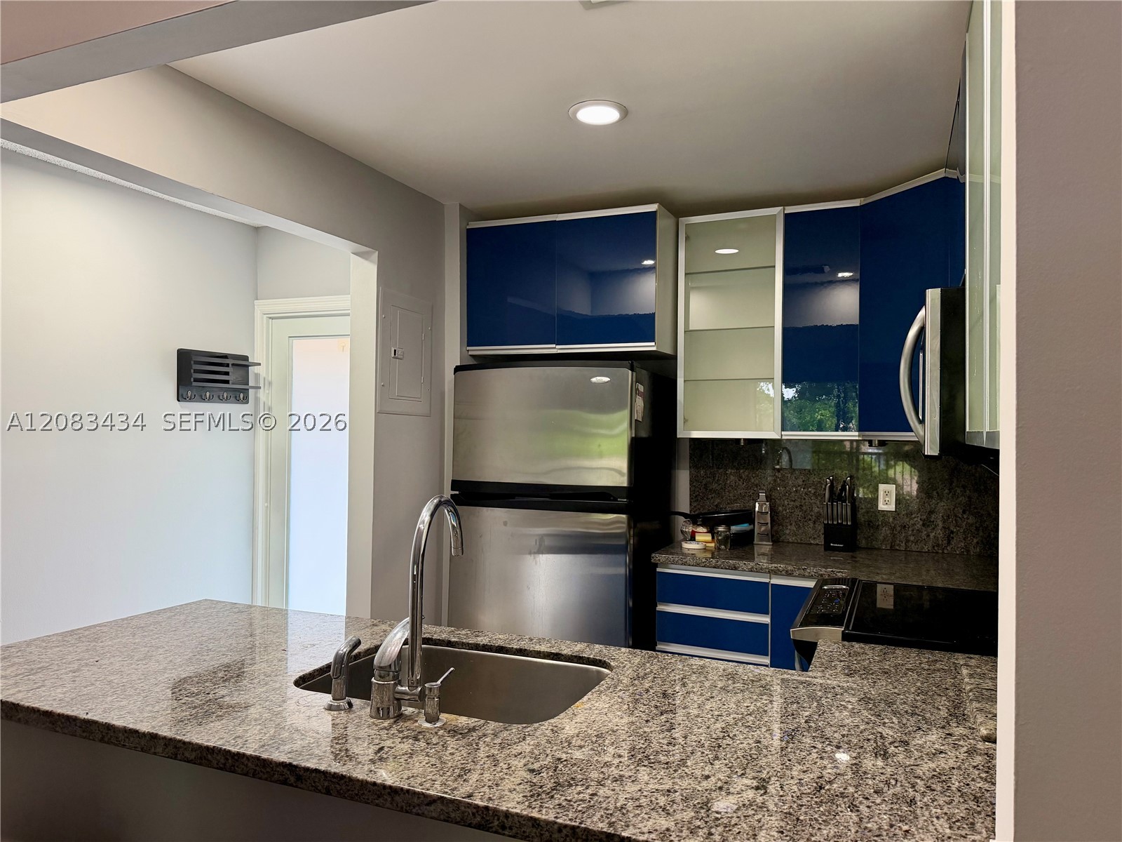 430 SE 7th St #304E, Dania Beach FL 33004