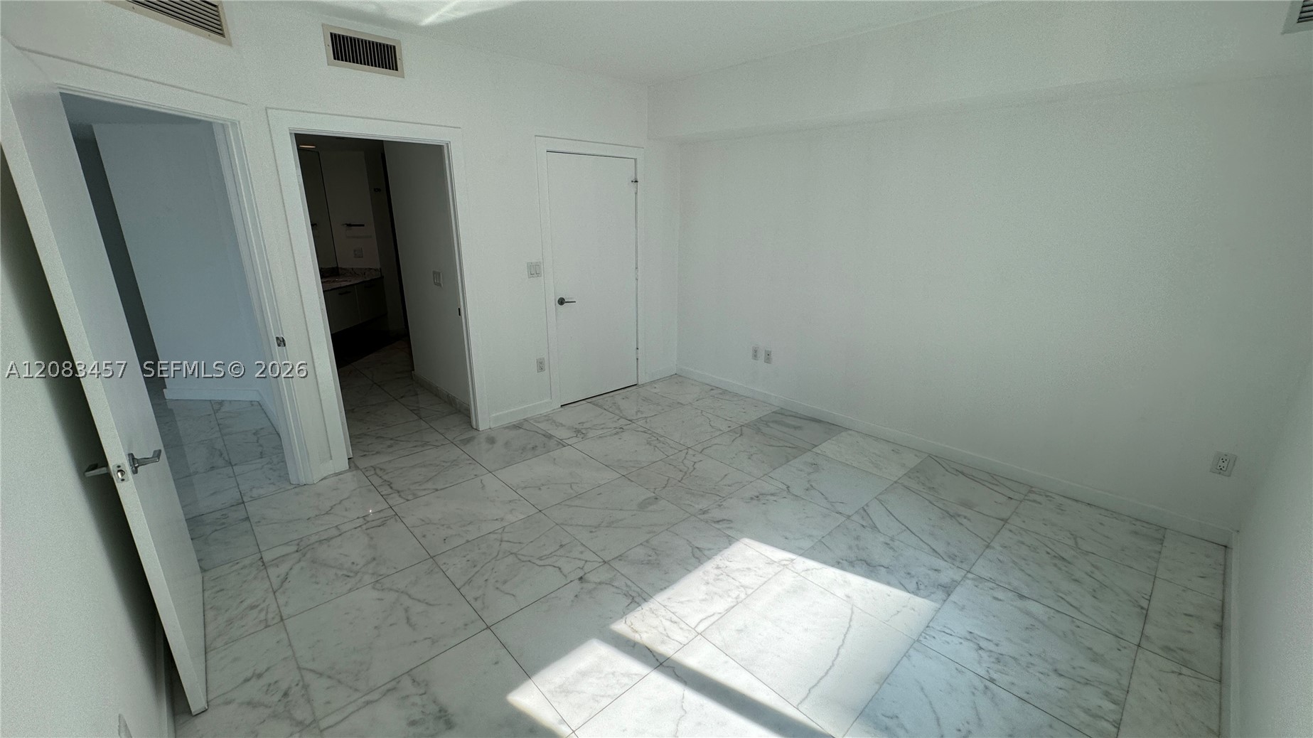 55 SE 6th St #2101, Miami FL 33131