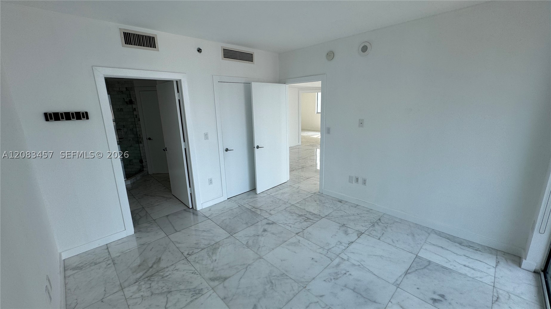 55 SE 6th St #2101, Miami FL 33131