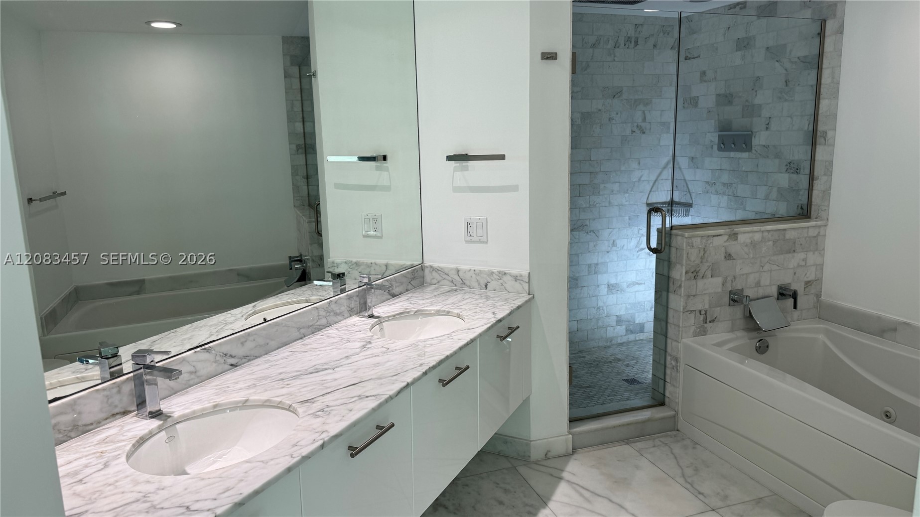 55 SE 6th St #2101, Miami FL 33131