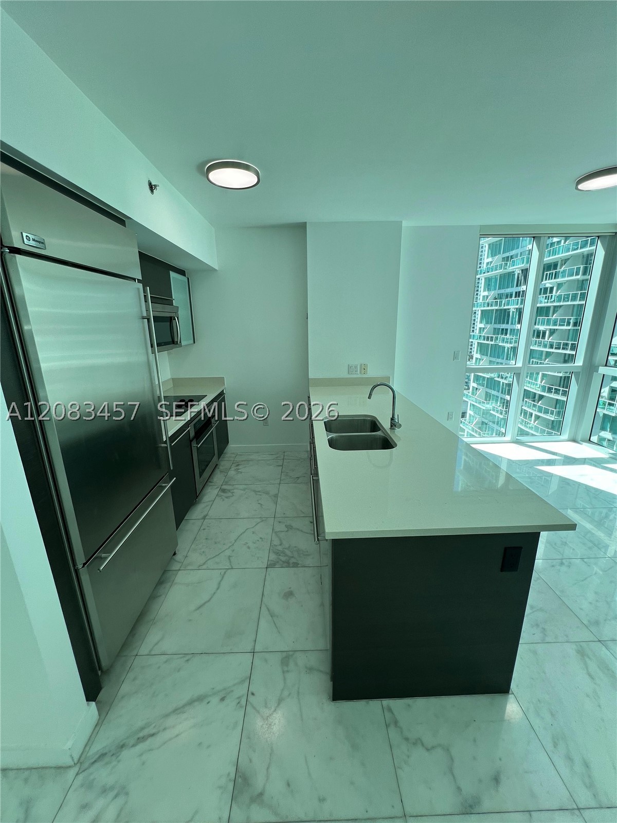 55 SE 6th St #2101, Miami FL 33131
