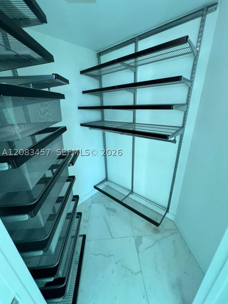 55 SE 6th St #2101, Miami FL 33131