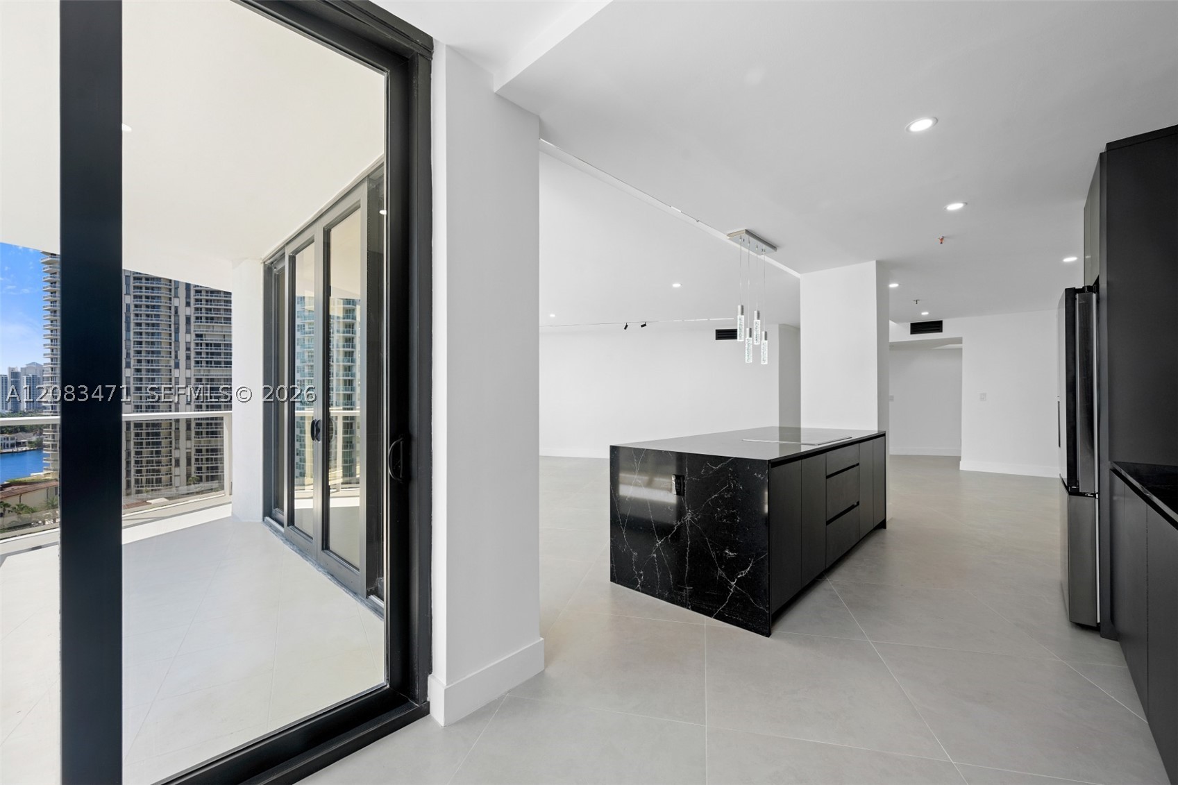 20281 E Country Club Dr #1008, Aventura FL 33180