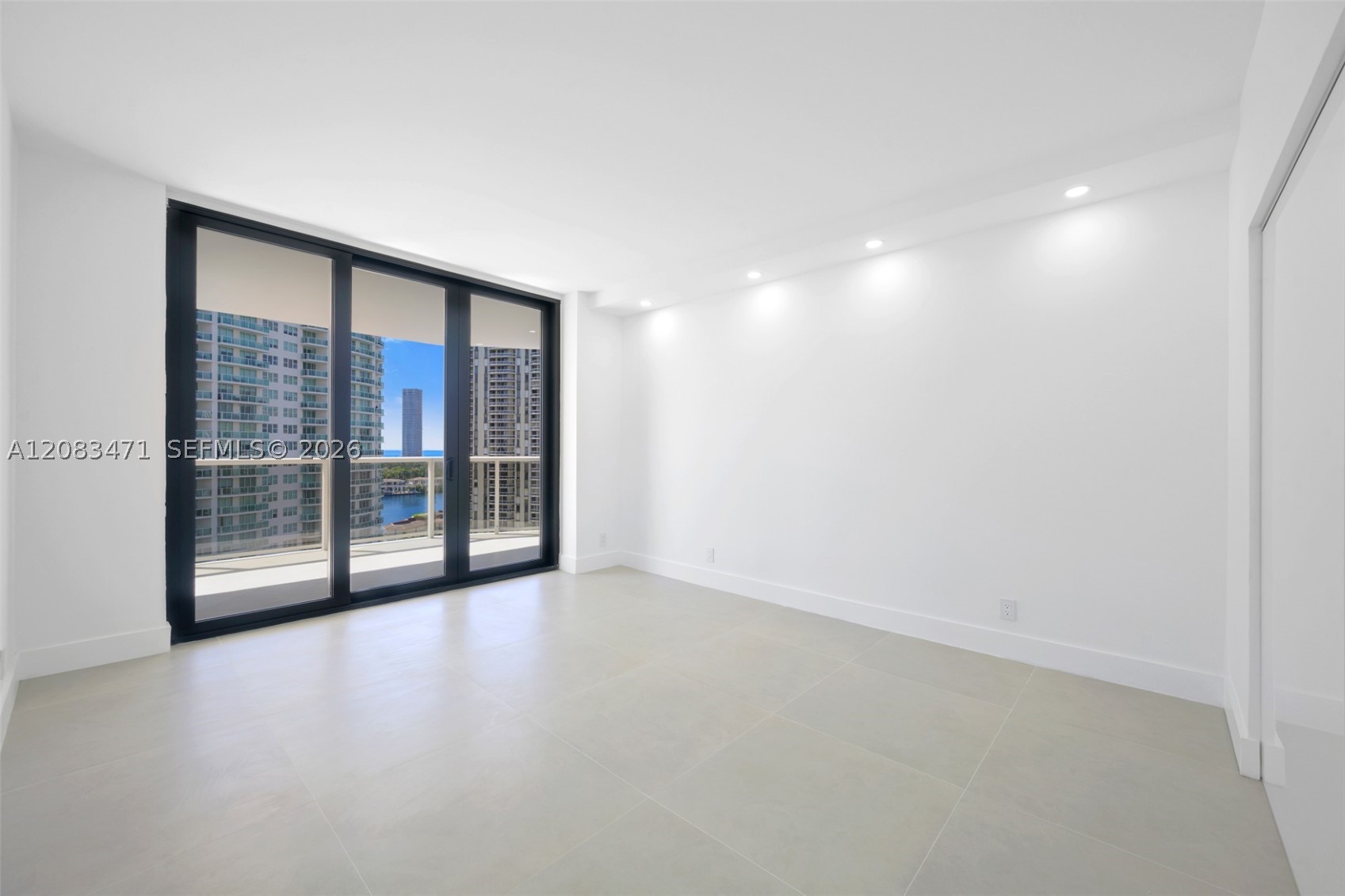 20281 E Country Club Dr #1008, Aventura FL 33180