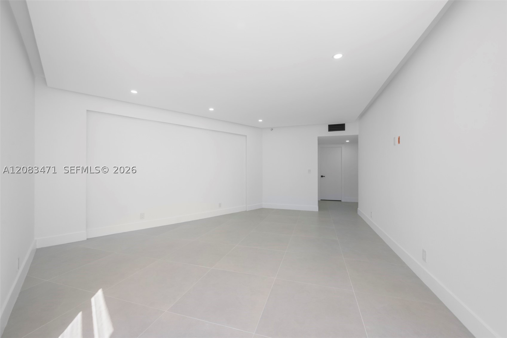 20281 E Country Club Dr #1008, Aventura FL 33180