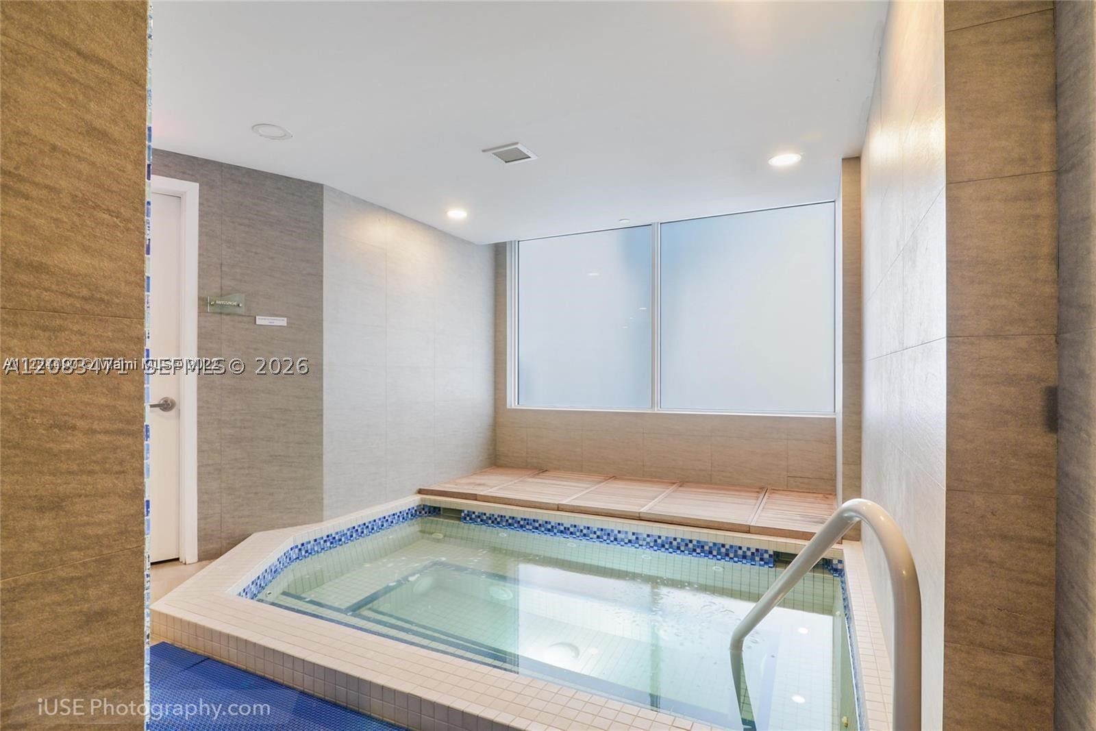 20281 E Country Club Dr #1008, Aventura FL 33180