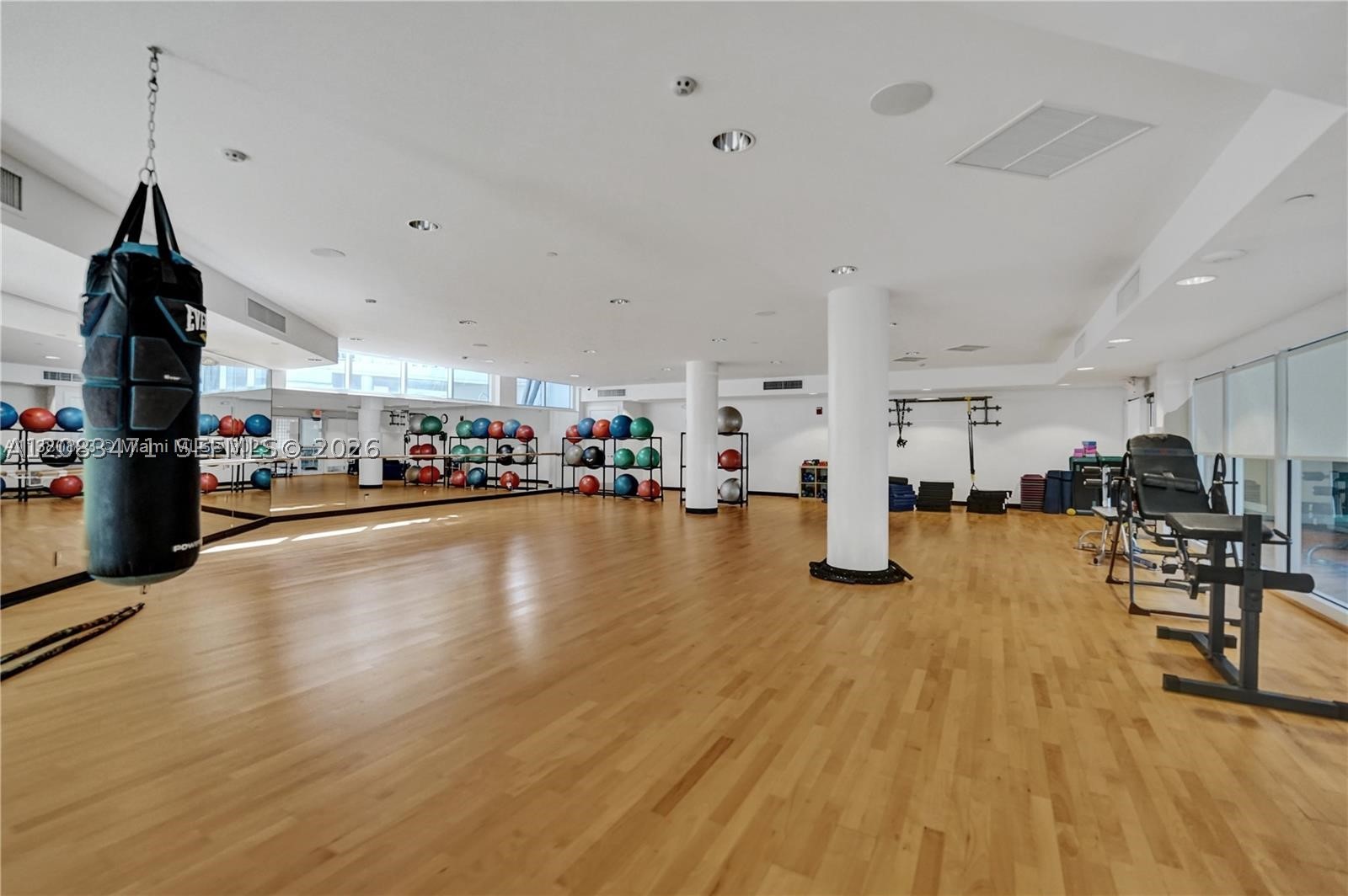 20281 E Country Club Dr #1008, Aventura FL 33180