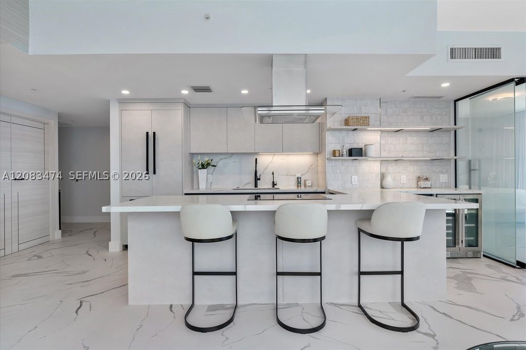 6899 Collins Ave #1008, Miami Beach FL 33141
