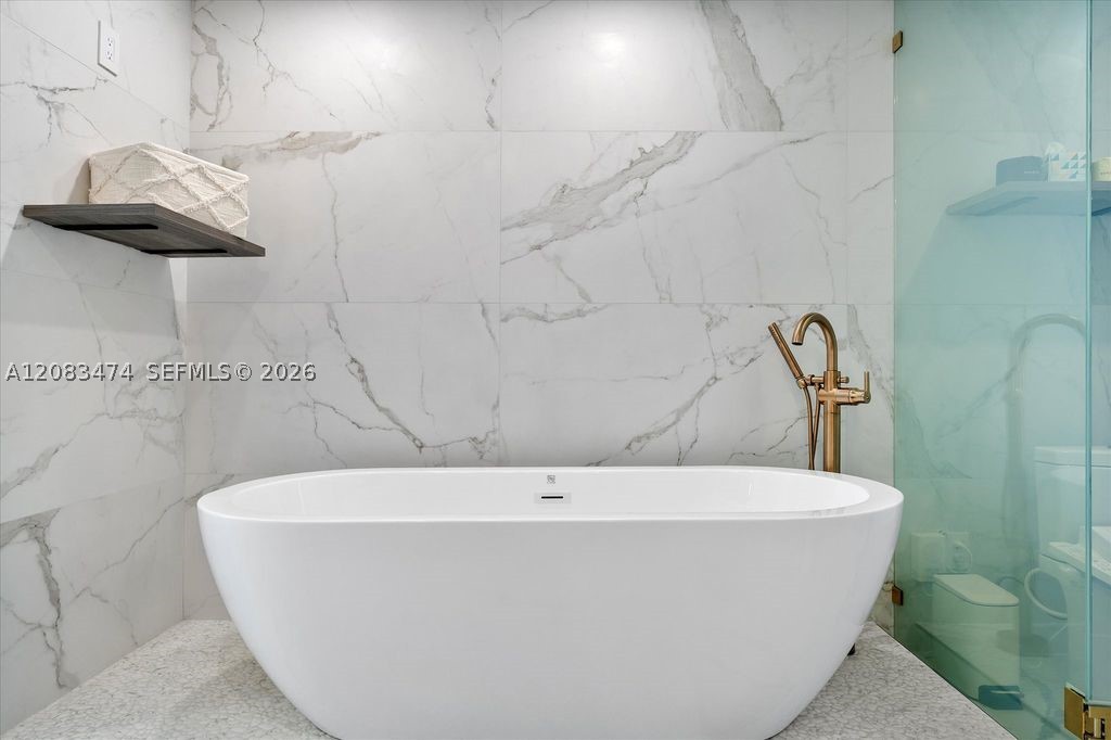 6899 Collins Ave #1008, Miami Beach FL 33141