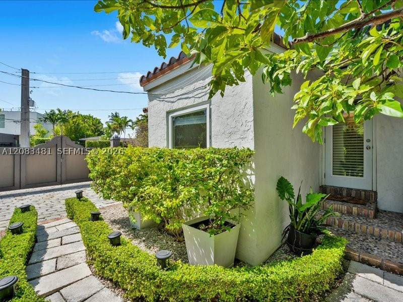 1150 N Biscayne Point Rd, Miami Beach FL 33141