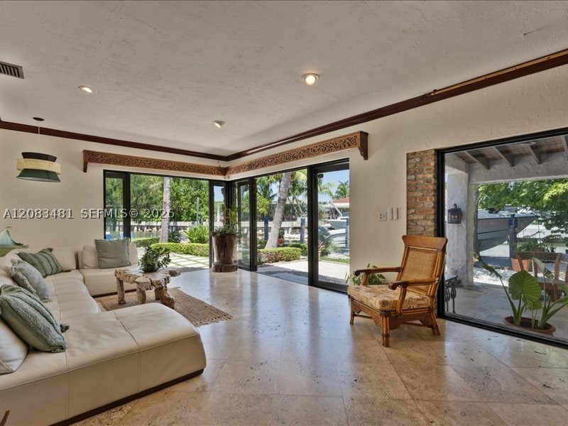 1150 N Biscayne Point Rd, Miami Beach FL 33141