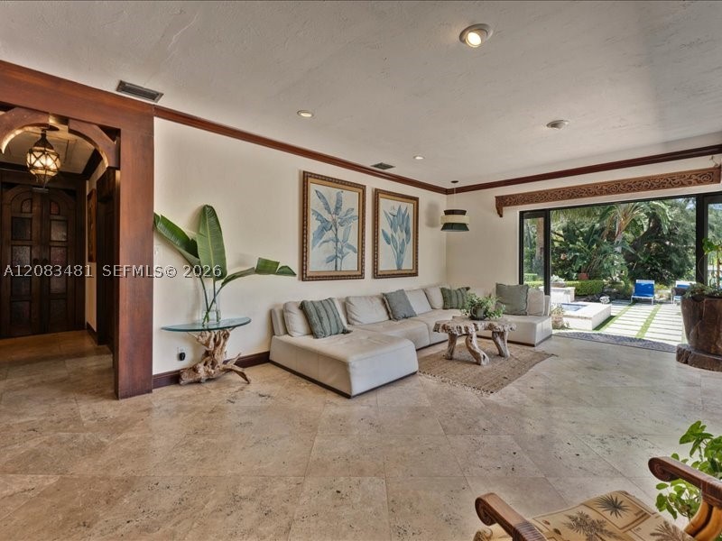 1150 N Biscayne Point Rd, Miami Beach FL 33141