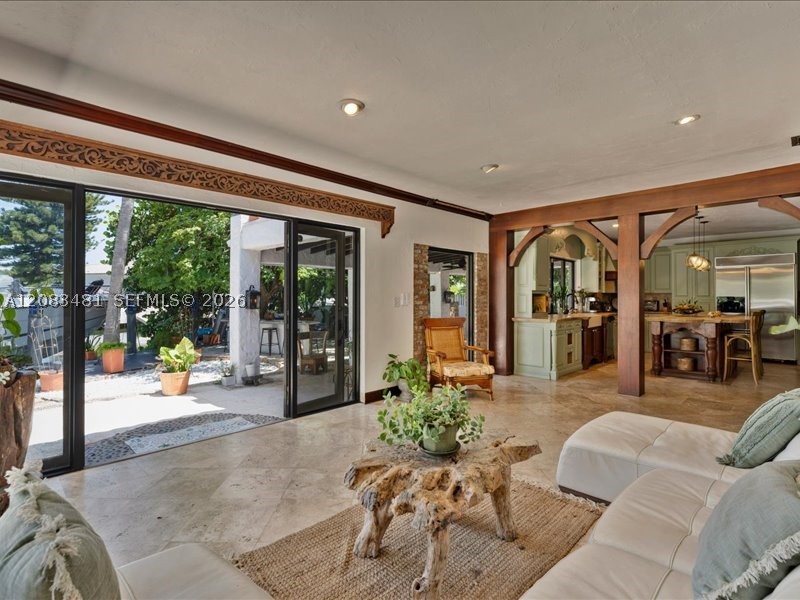 1150 N Biscayne Point Rd, Miami Beach FL 33141