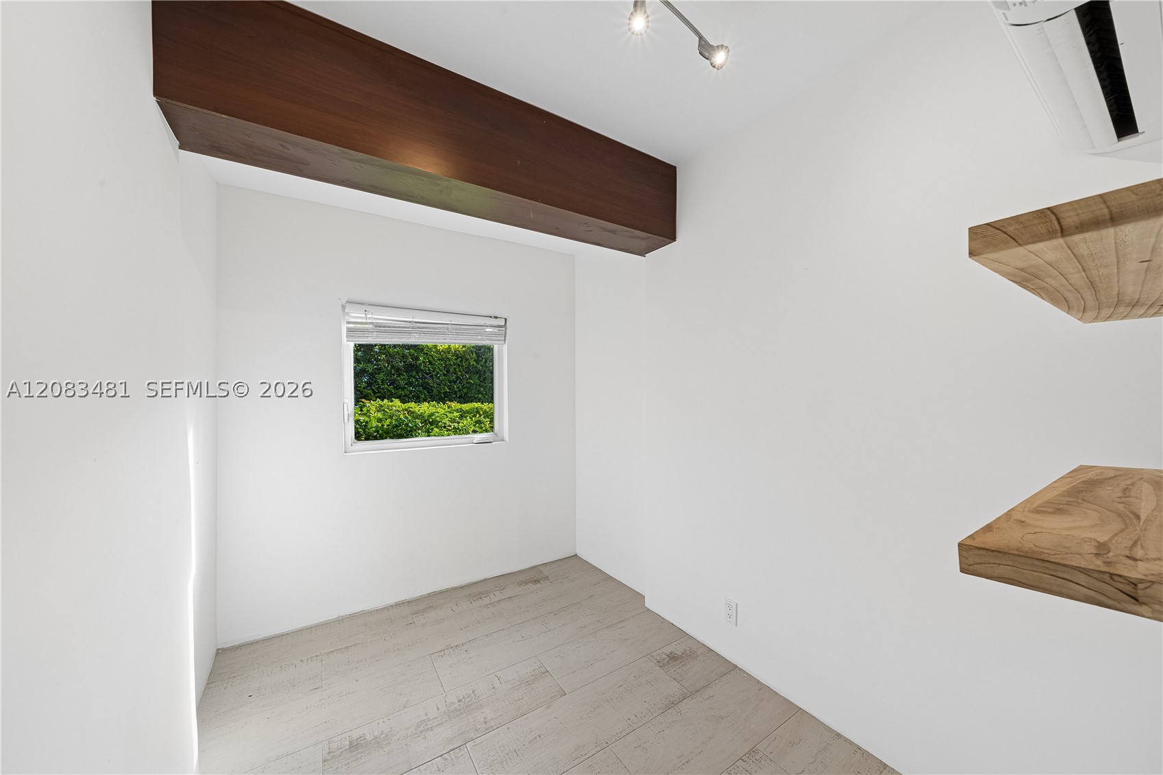 1150 N Biscayne Point Rd, Miami Beach FL 33141