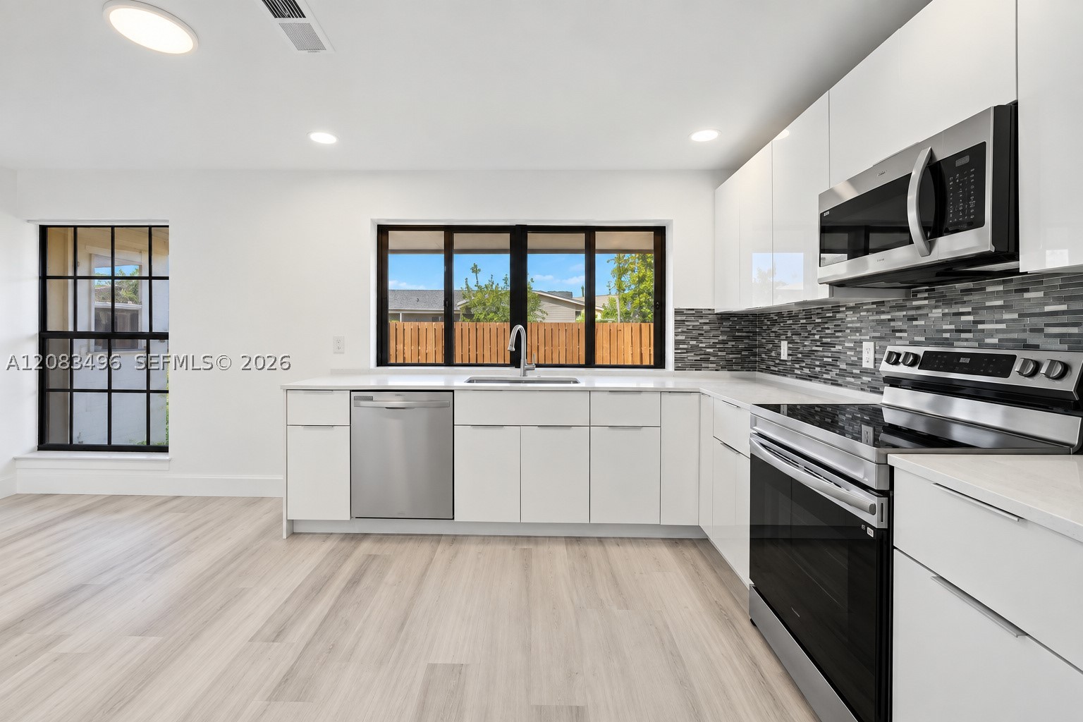 10171 NW 24th St, Sunrise FL 33322