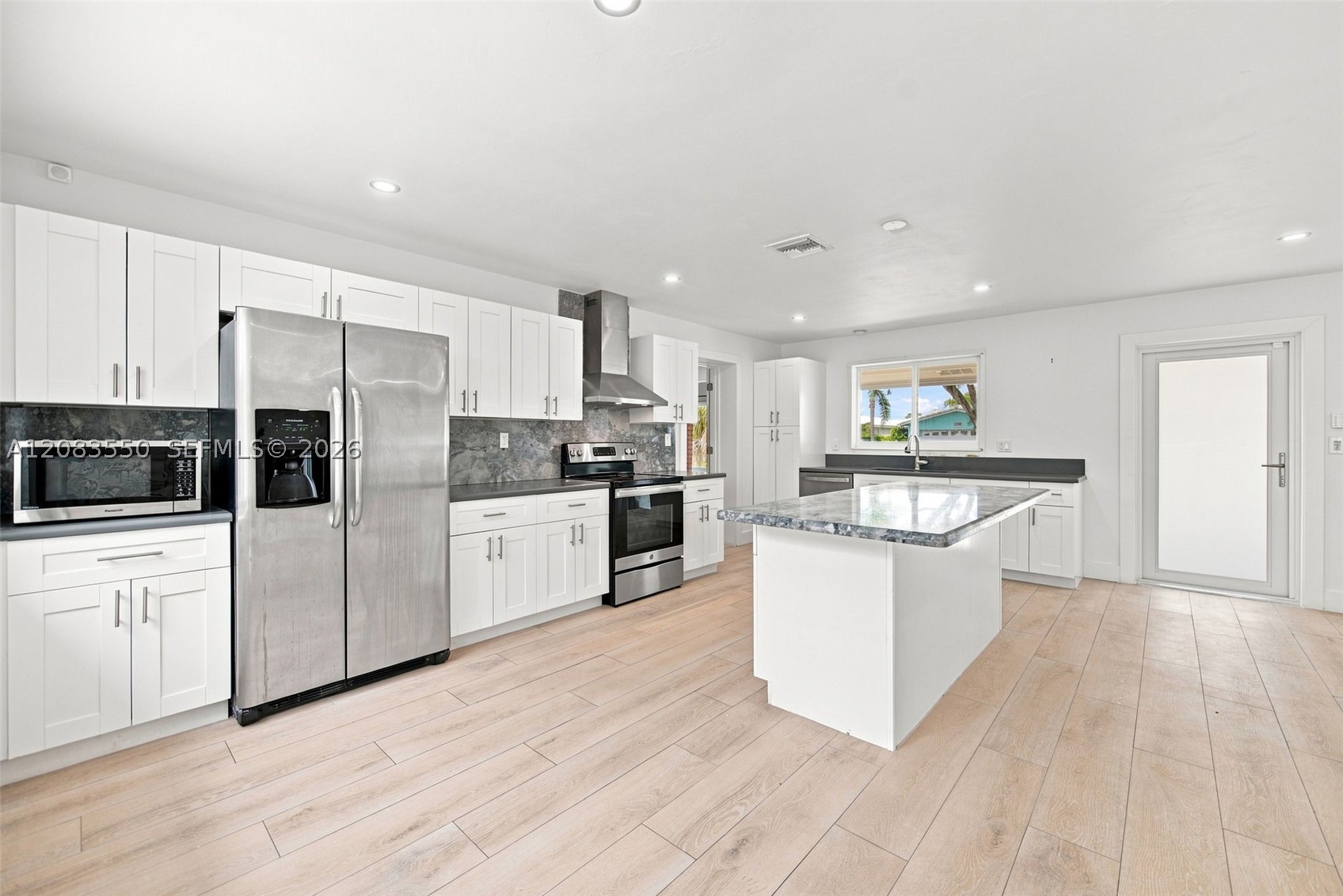 807 SE 9th Ter, Deerfield Beach FL 33441