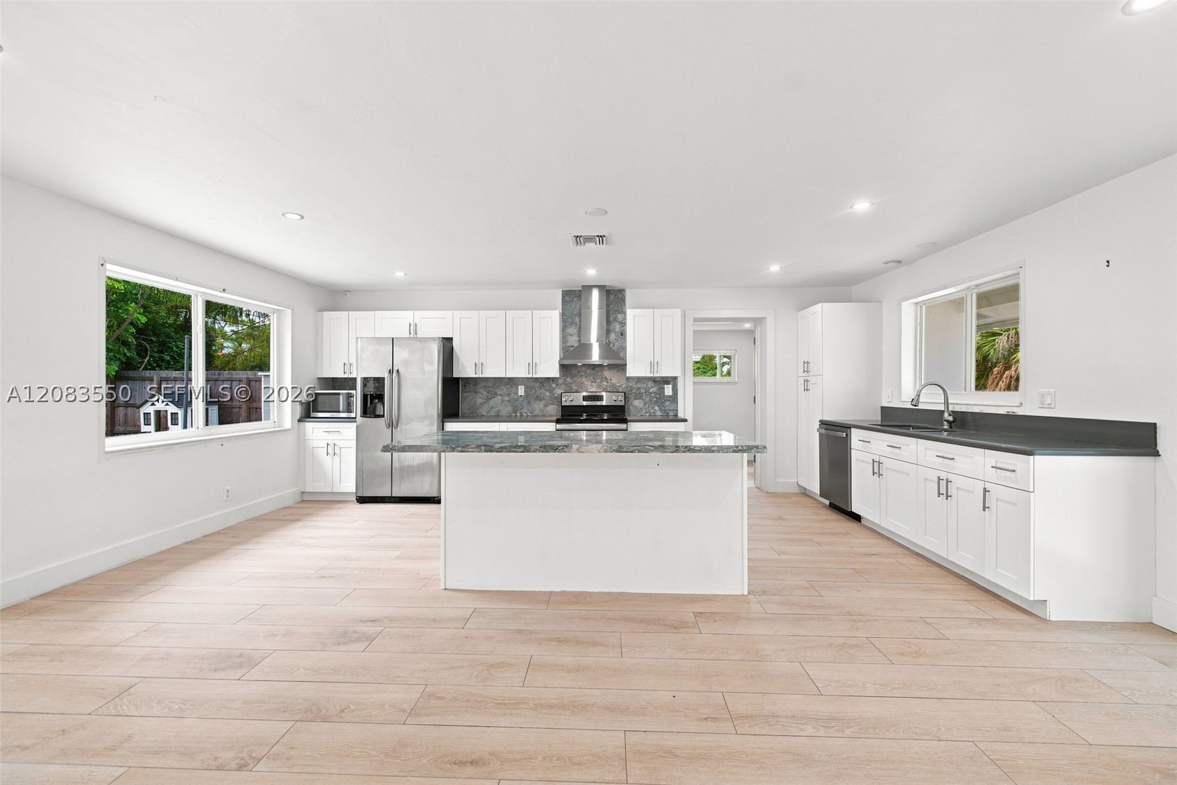 807 SE 9th Ter, Deerfield Beach FL 33441