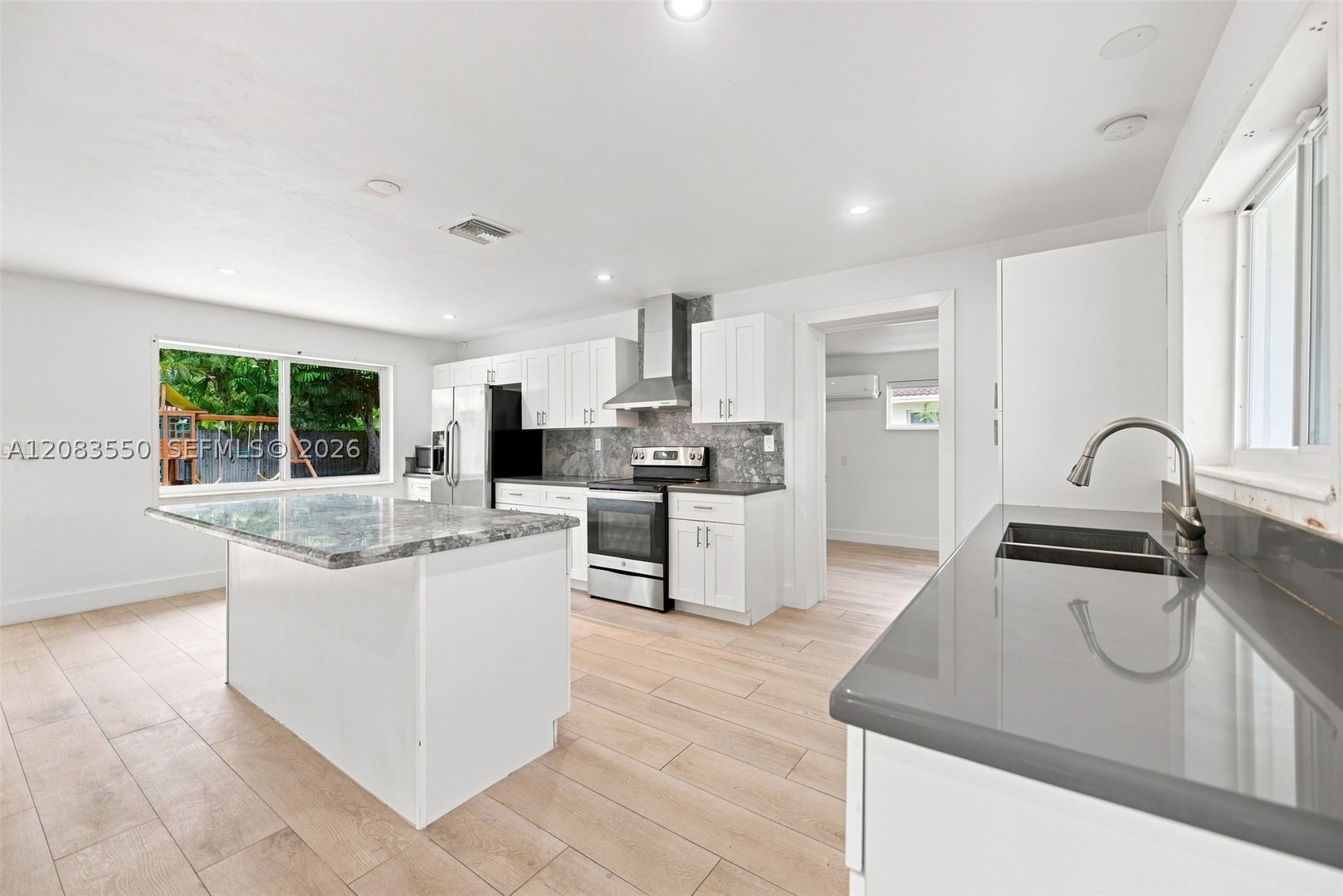 807 SE 9th Ter, Deerfield Beach FL 33441