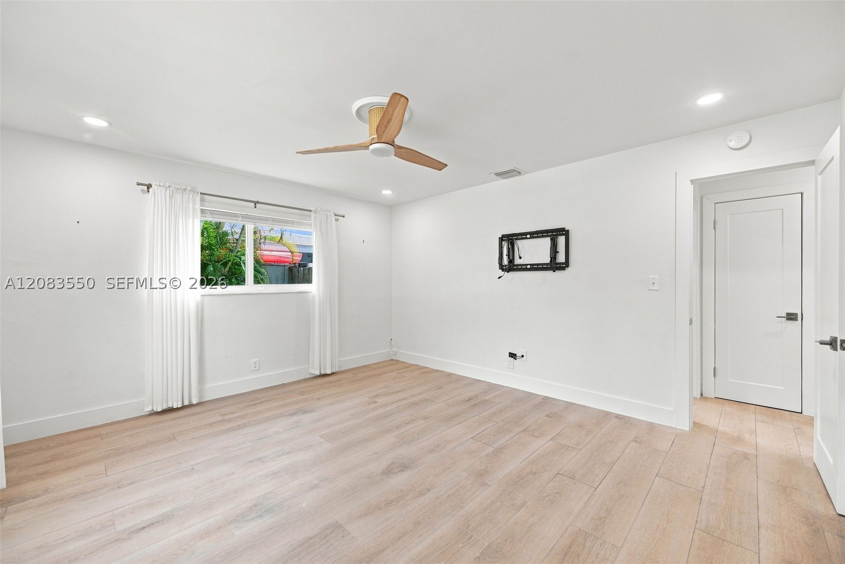 807 SE 9th Ter, Deerfield Beach FL 33441