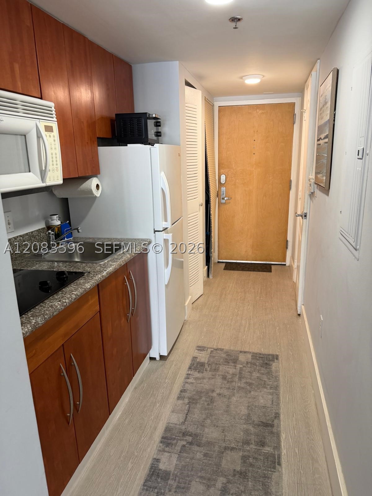 1200 Brickell Bay Dr #1610, Miami FL 33131