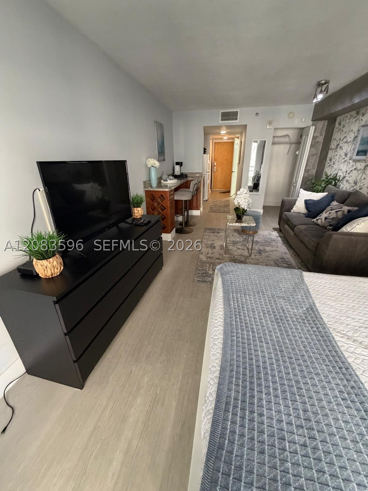 1200 Brickell Bay Dr #1610, Miami FL 33131