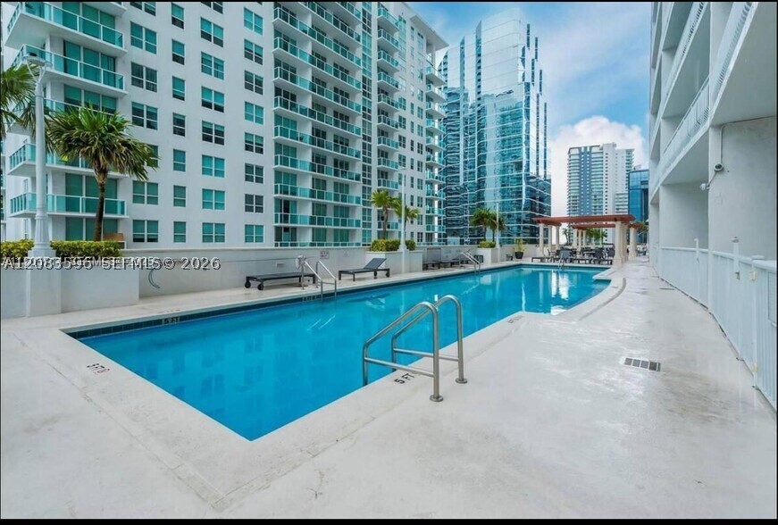 1200 Brickell Bay Dr #1610, Miami FL 33131