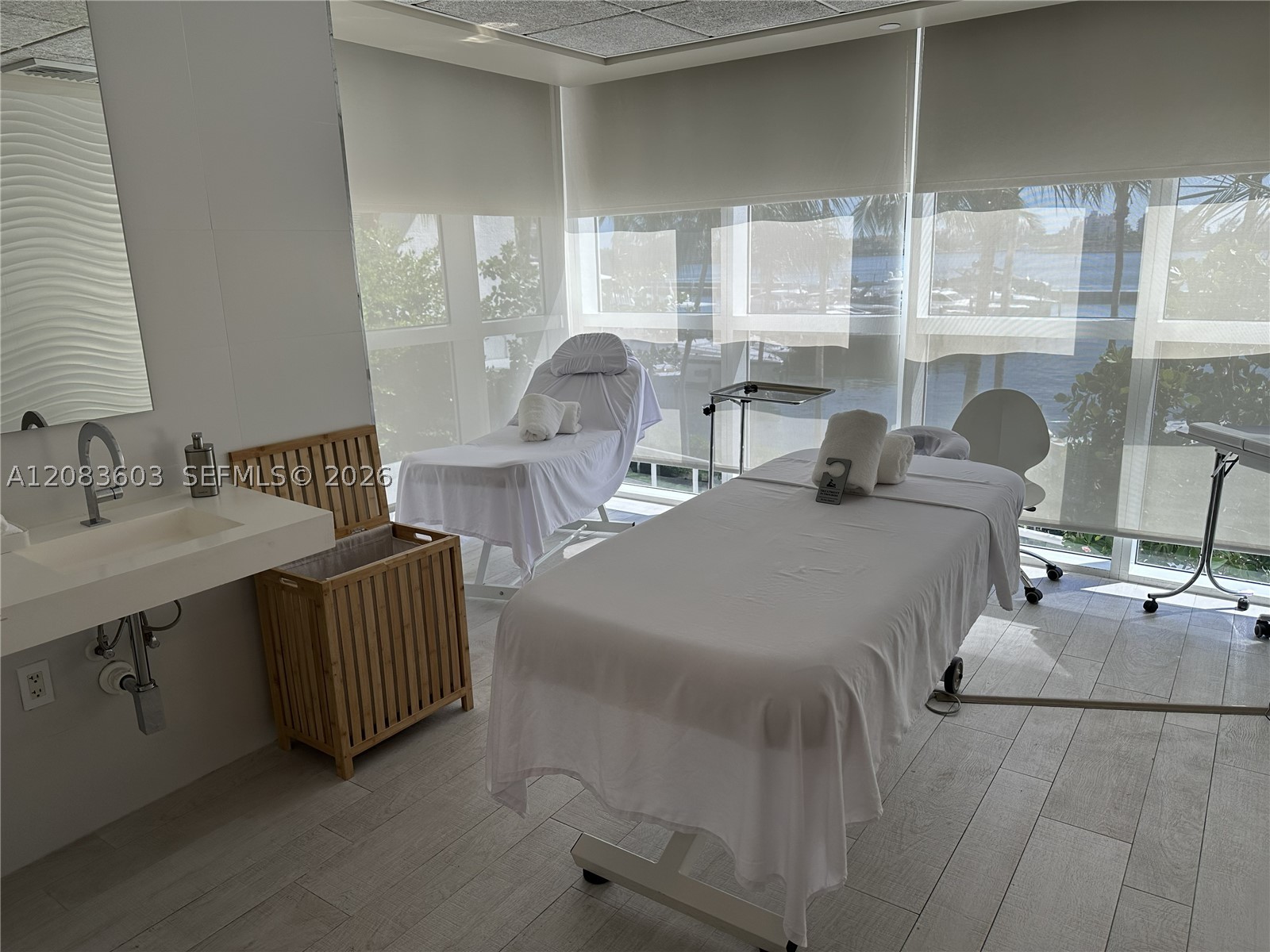 400 Alton Rd #901, Miami Beach FL 33139