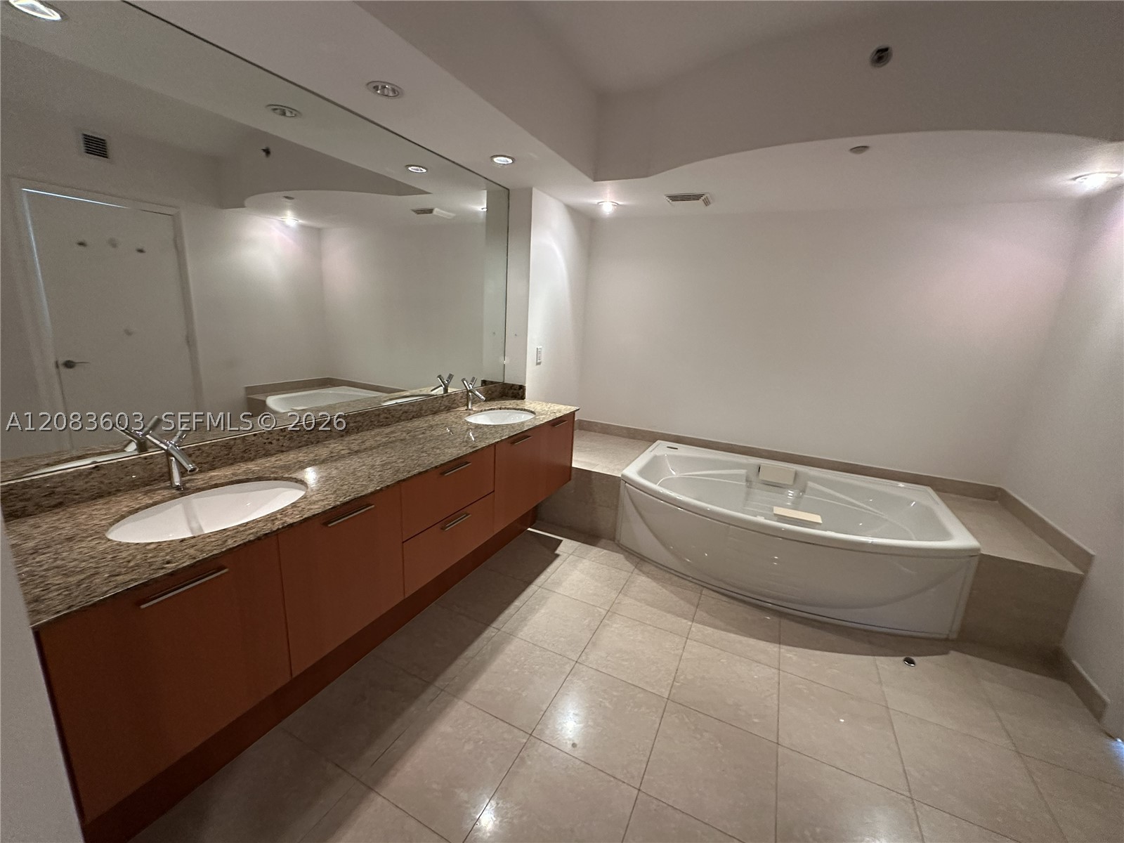 400 Alton Rd #901, Miami Beach FL 33139