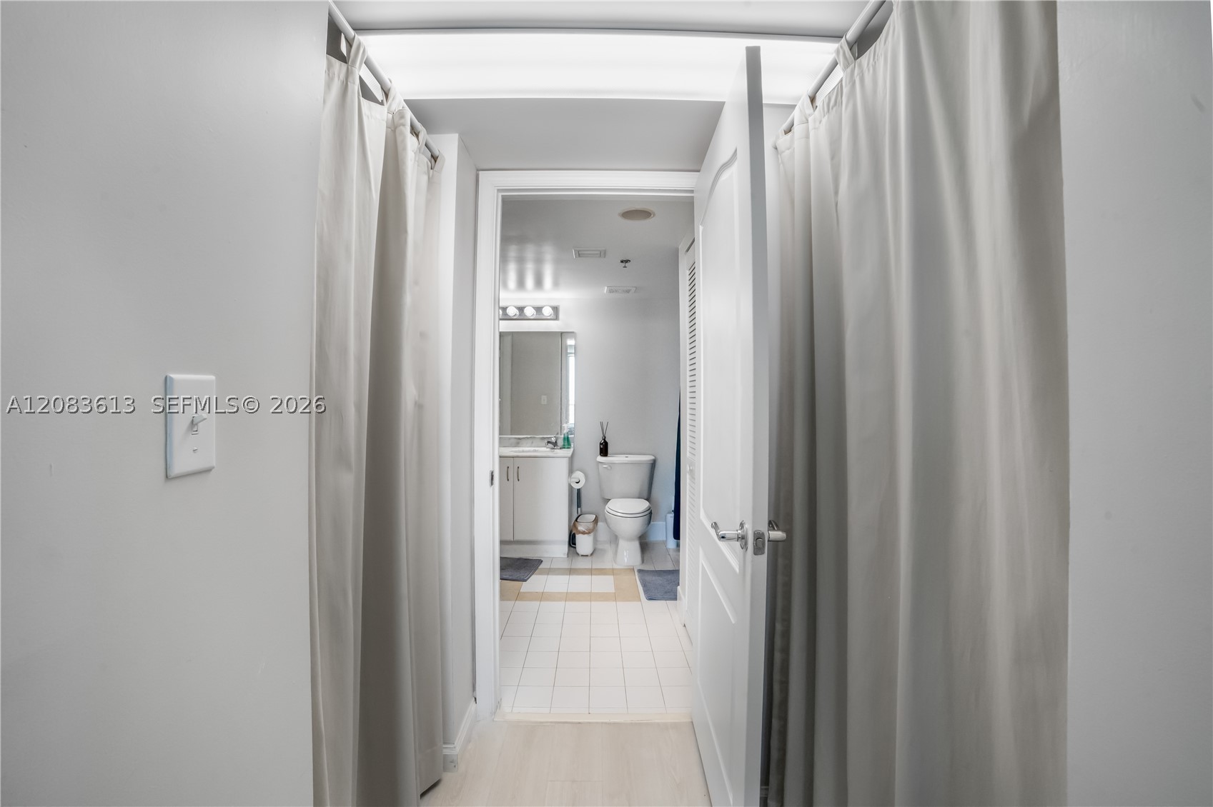 1200 Brickell Bay Dr #4121, Miami FL 33131
