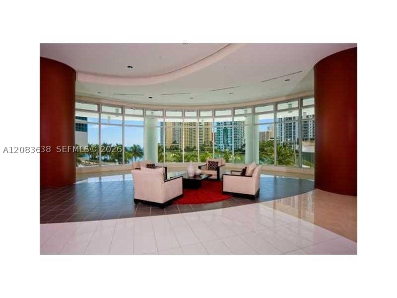300 S Biscayne Blvd #L-608, Miami FL 33131