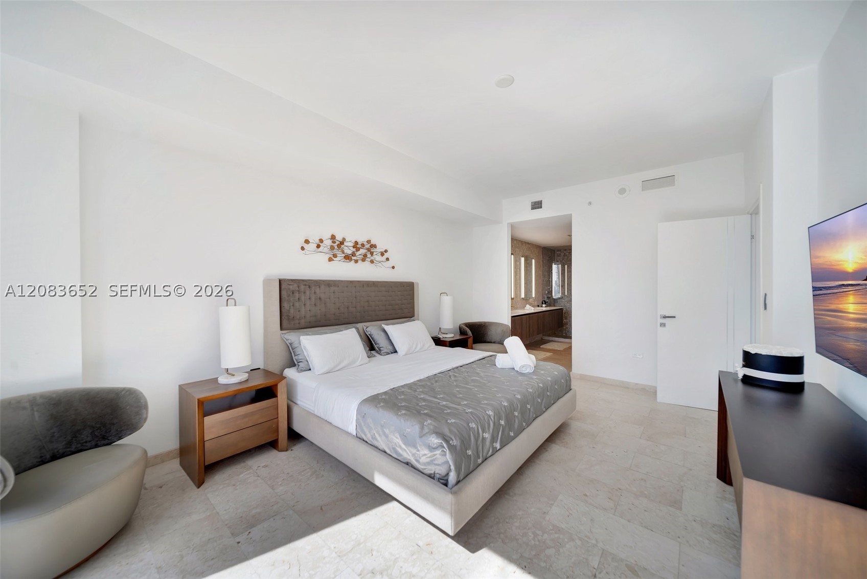 88 SW 7th St #3203, Miami FL 33130