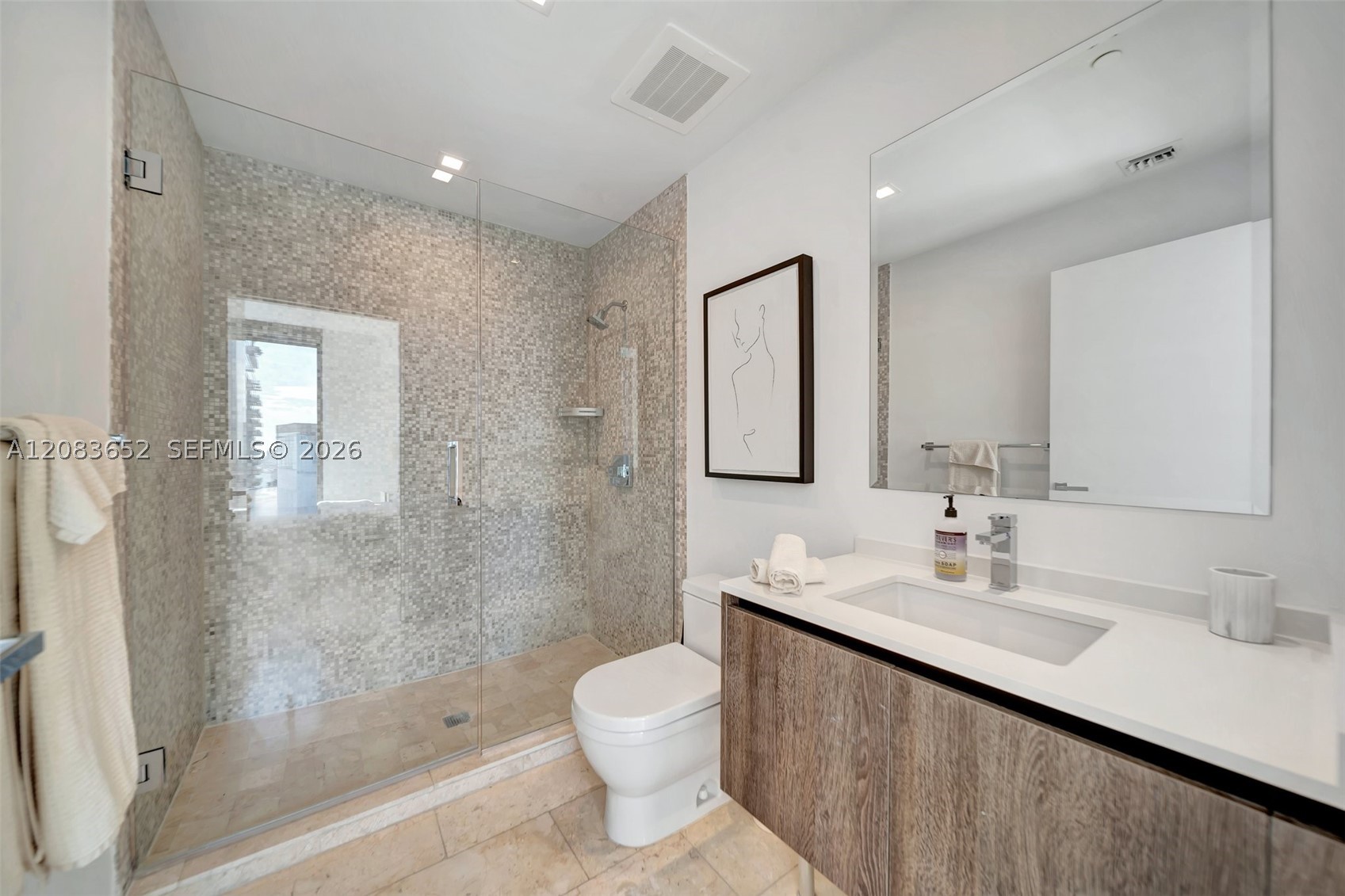 88 SW 7th St #3203, Miami FL 33130
