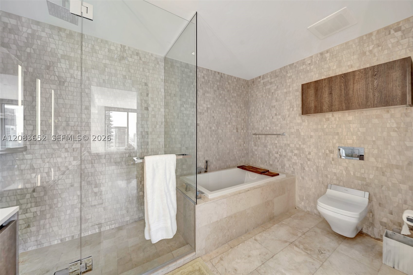 88 SW 7th St #3203, Miami FL 33130