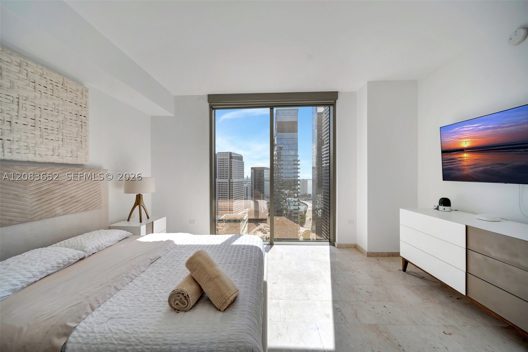 88 SW 7th St #3203, Miami FL 33130