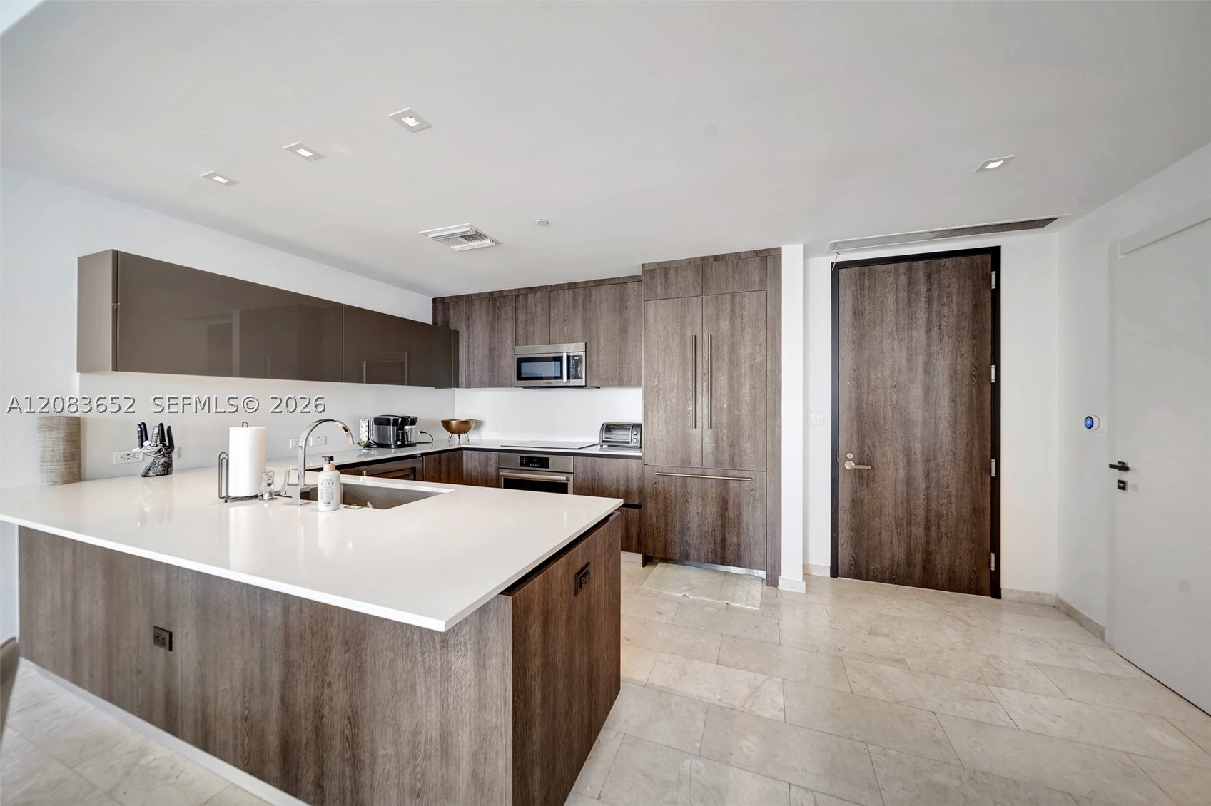 88 SW 7th St #3203, Miami FL 33130