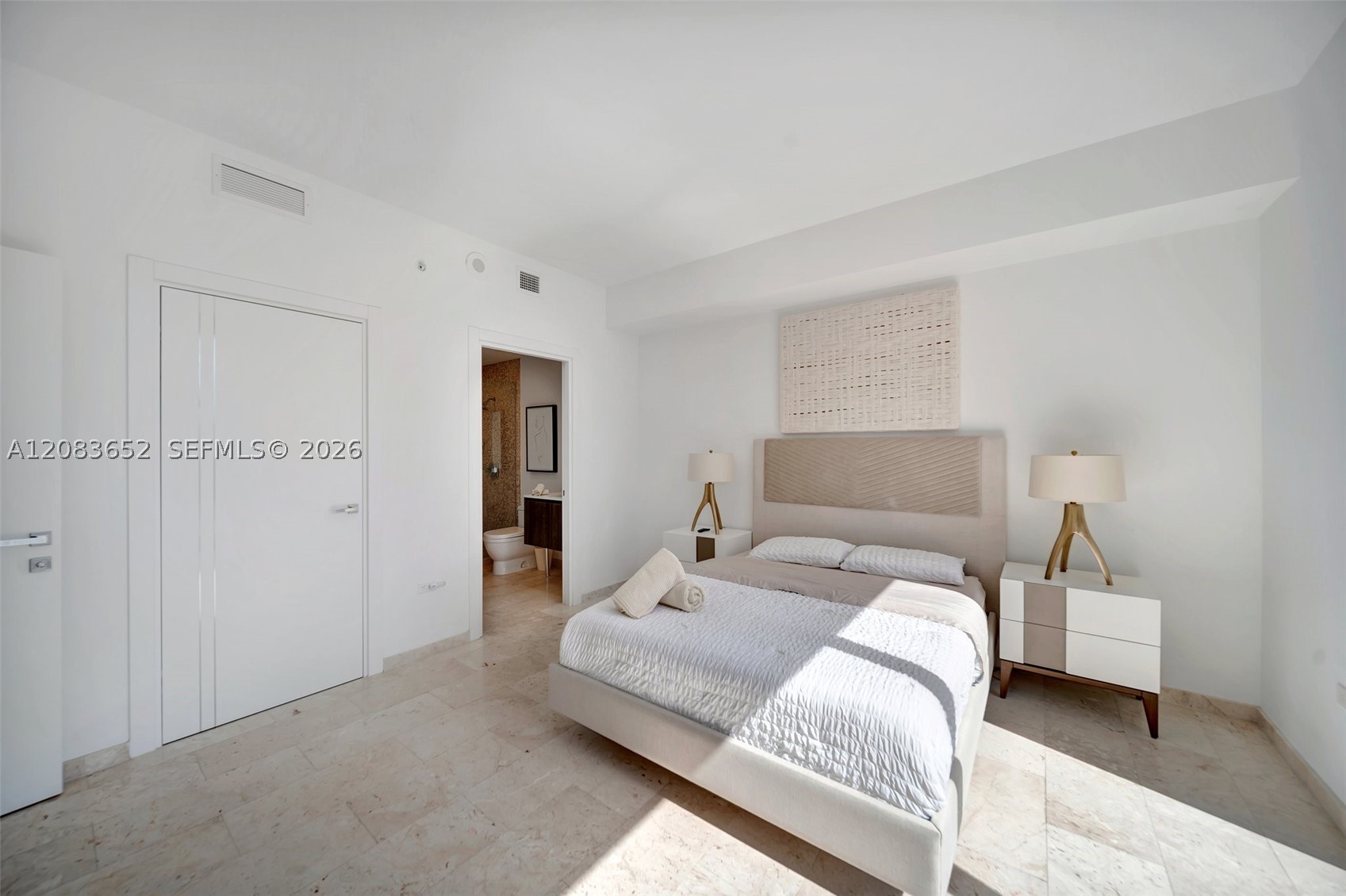 88 SW 7th St #3203, Miami FL 33130