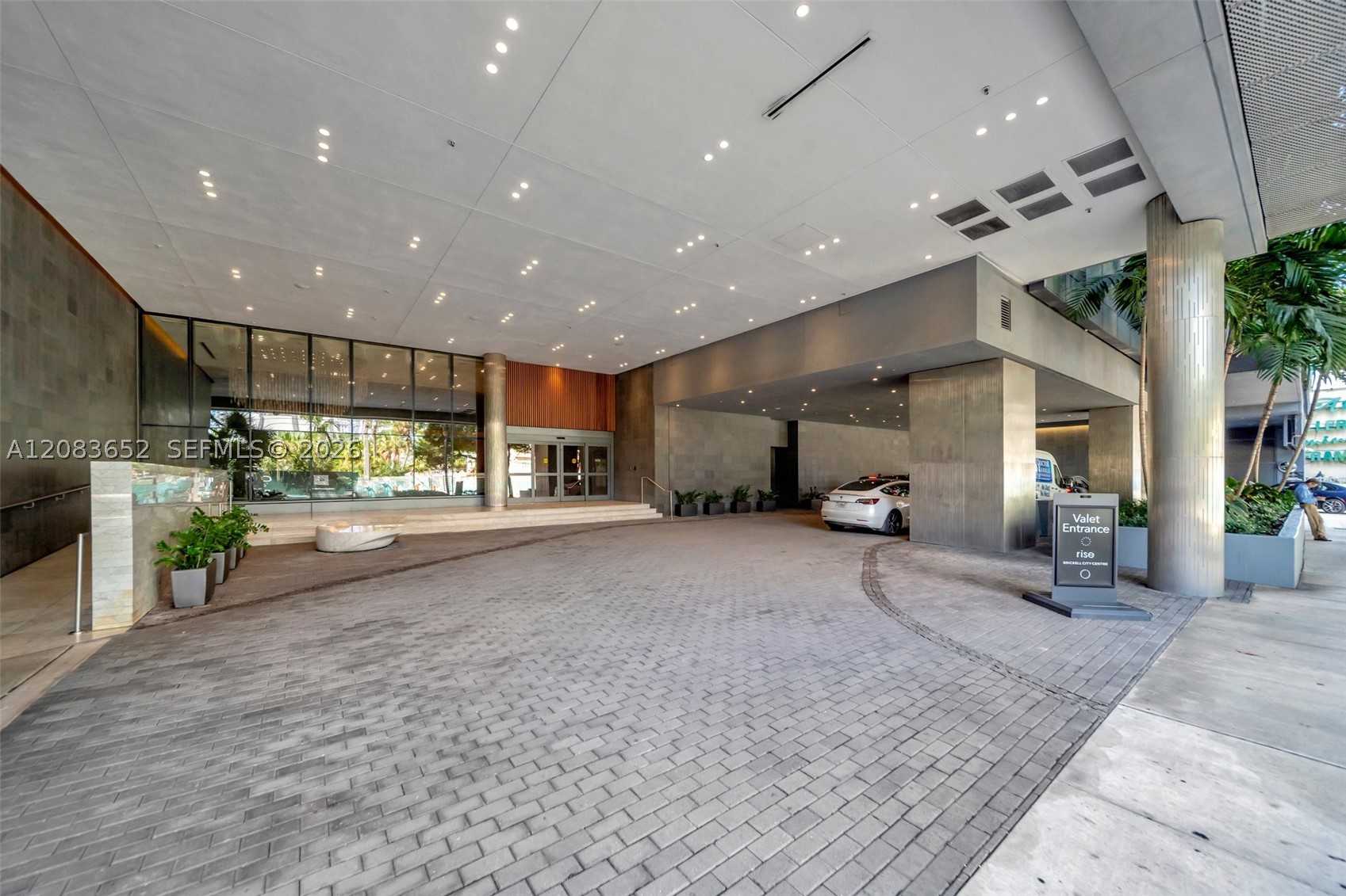 88 SW 7th St #3203, Miami FL 33130