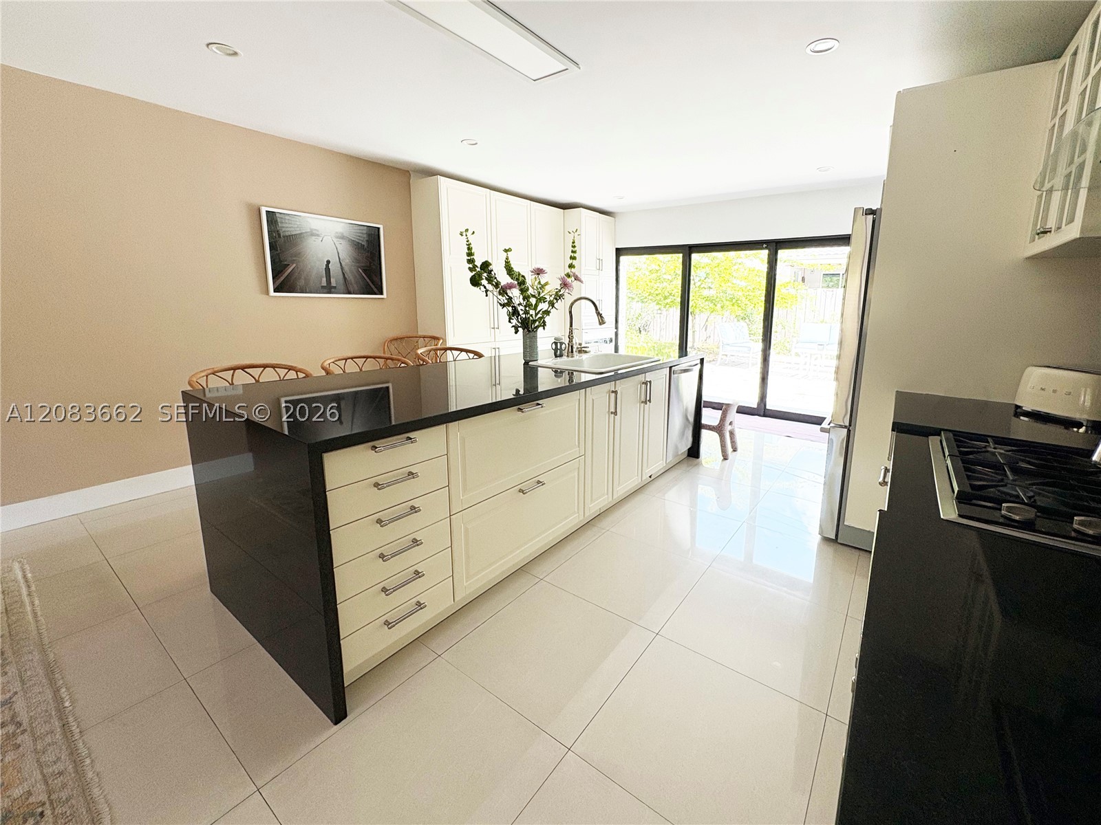225 W Heather Dr #225, Key Biscayne FL 33149