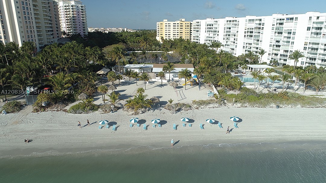 225 W Heather Dr #225, Key Biscayne FL 33149