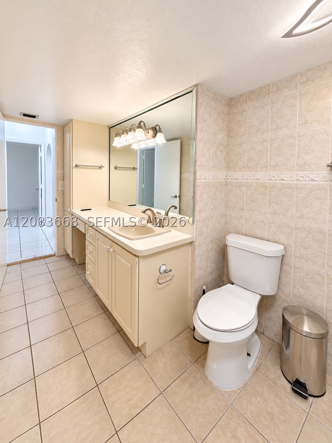 911 NW 30th Pl #911, Miami FL 33125