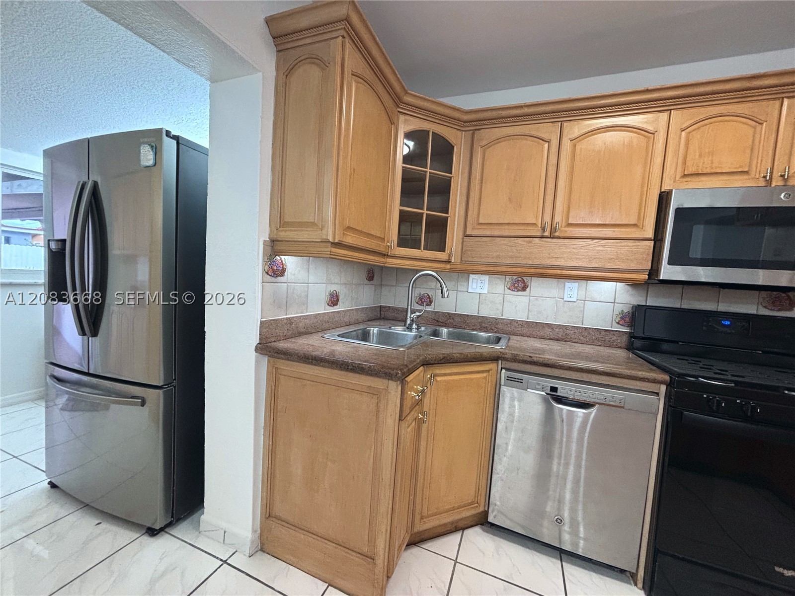 911 NW 30th Pl #911, Miami FL 33125