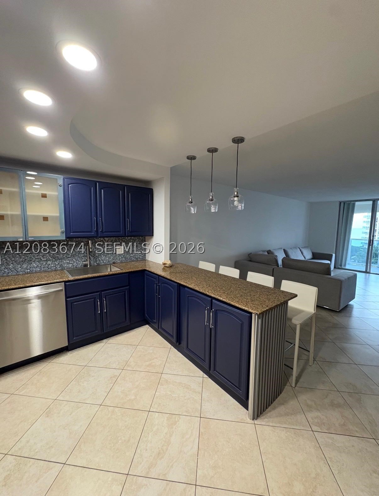Hollywood FL 33019 - A12083674