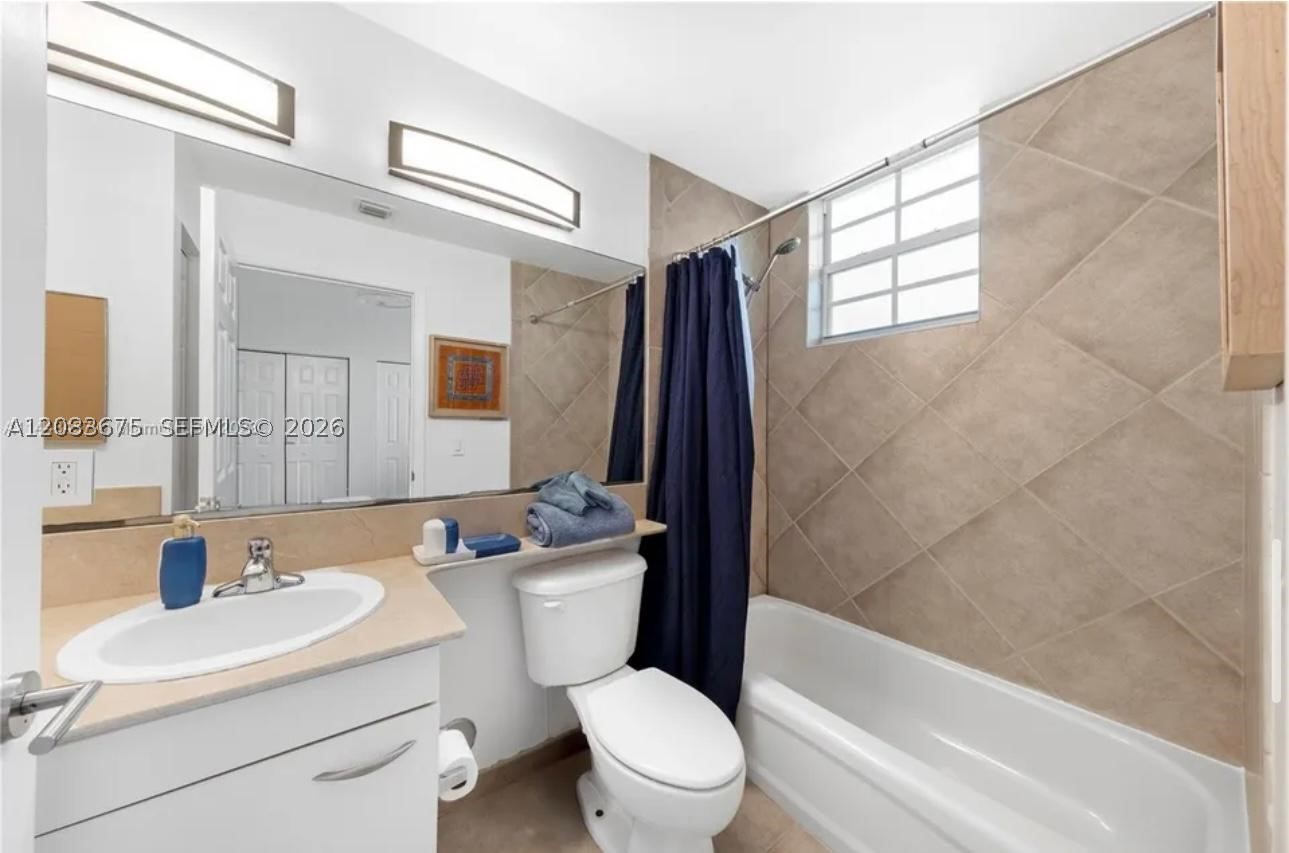 2069 S Ocean Dr #TH8, Hallandale Beach FL 33009