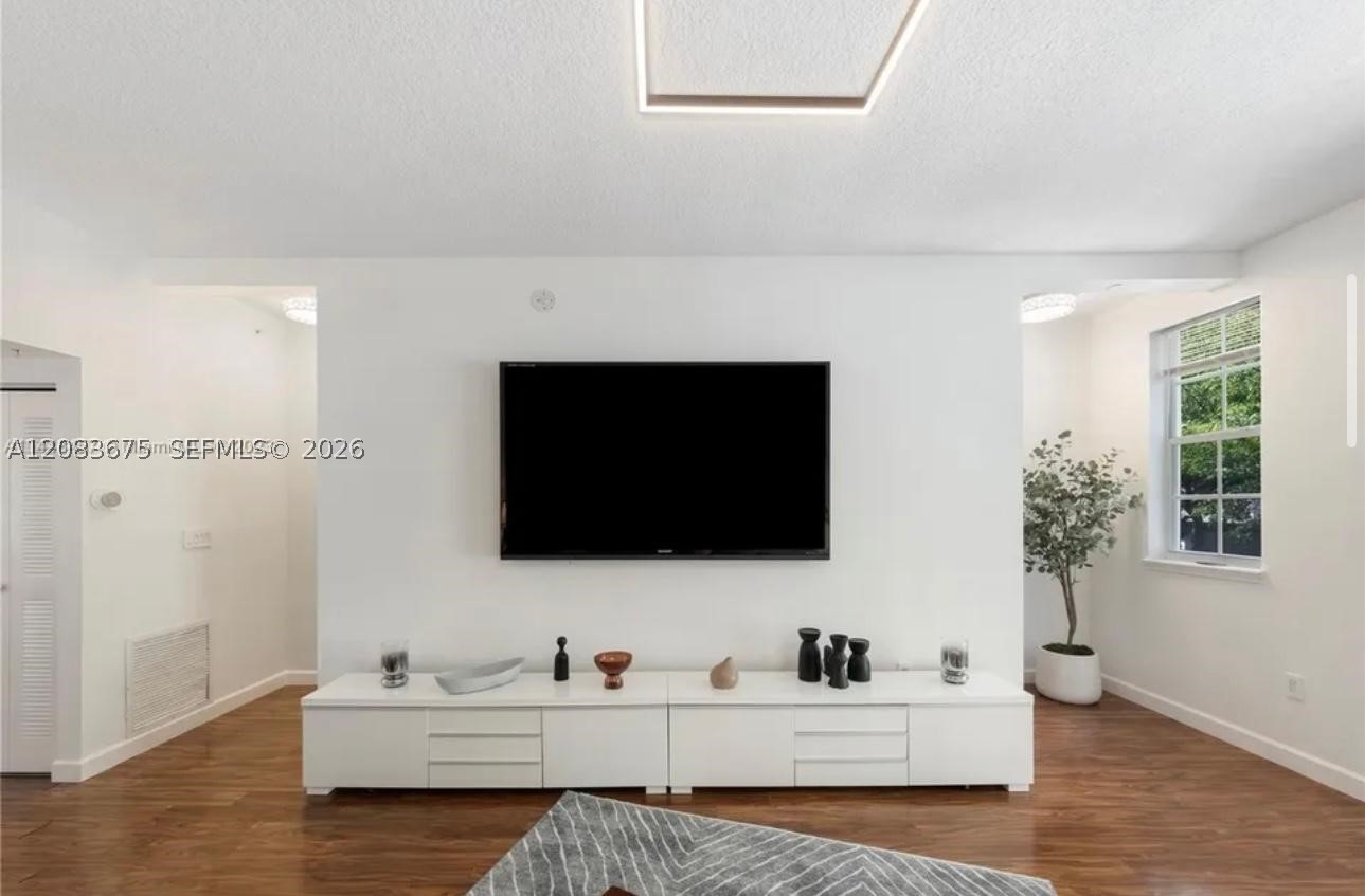 2069 S Ocean Dr #TH8, Hallandale Beach FL 33009