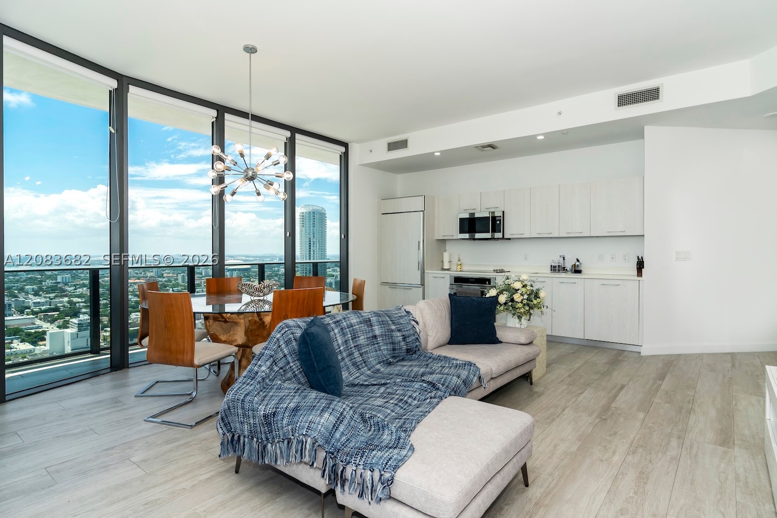 55 SW 9th St #4206, Miami FL 33130
