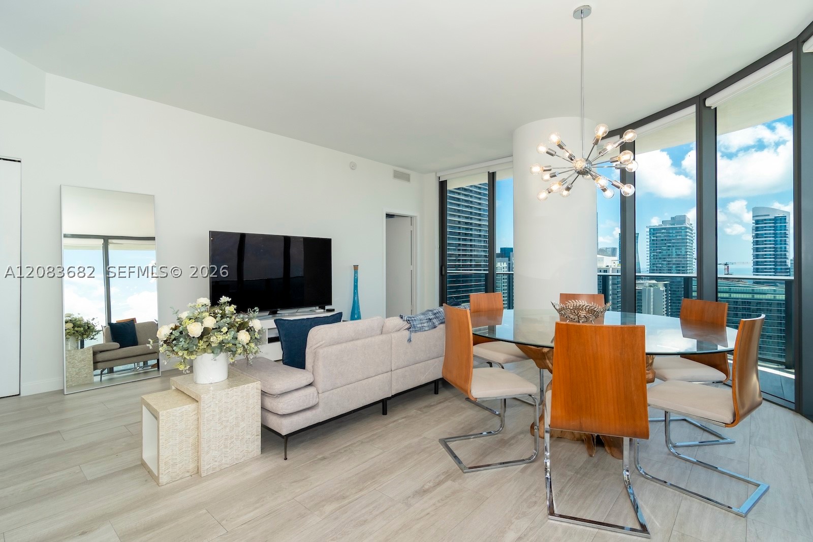 55 SW 9th St #4206, Miami FL 33130