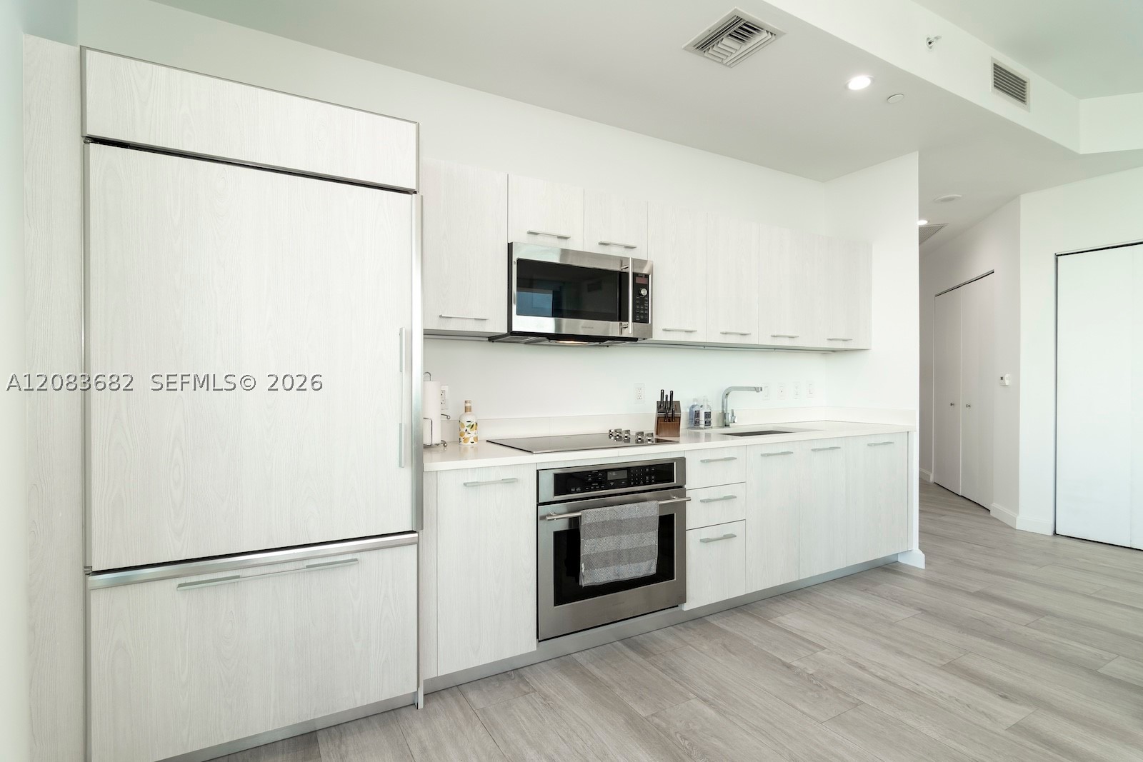 55 SW 9th St #4206, Miami FL 33130